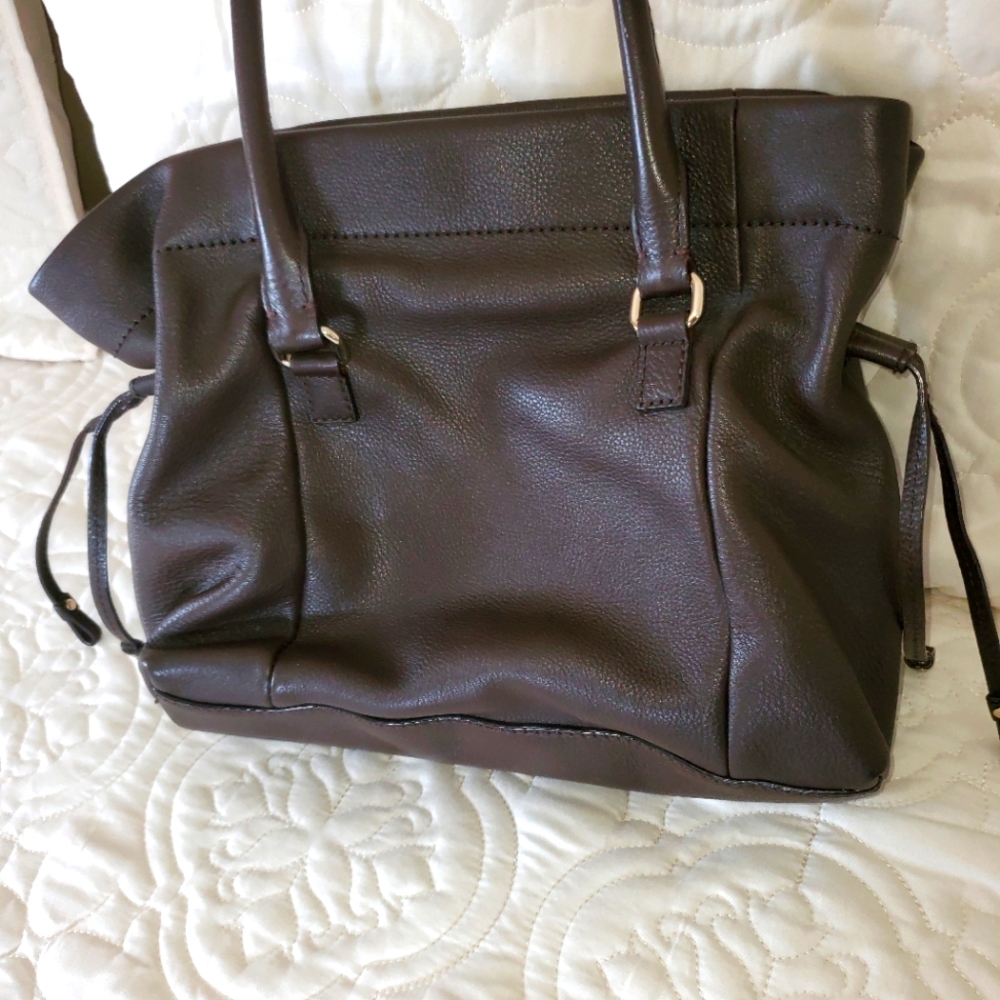 Kate Spade med brown handbag